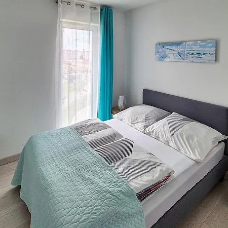 1 Bedroom Awesome In Apartment *